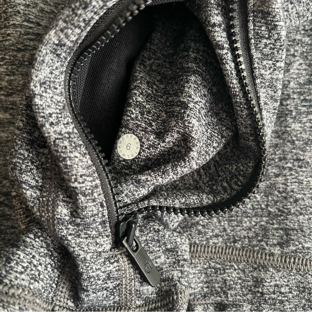 Lululemon define jacket, heather gray, size 6 - Picture 4 of 15